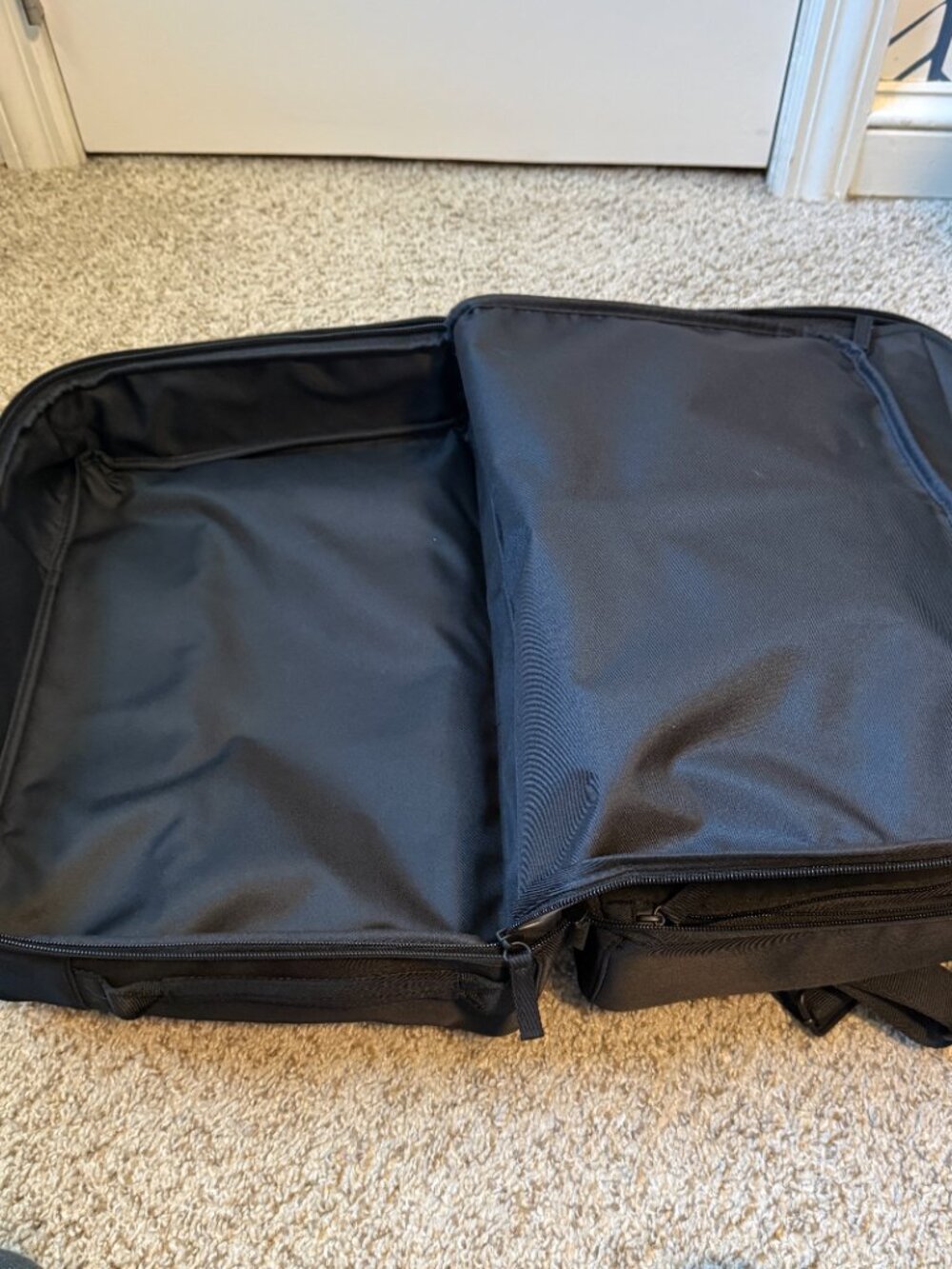BÉIS Travel The Ultimate Travel Duffle in Black - Picture 2 of 8
